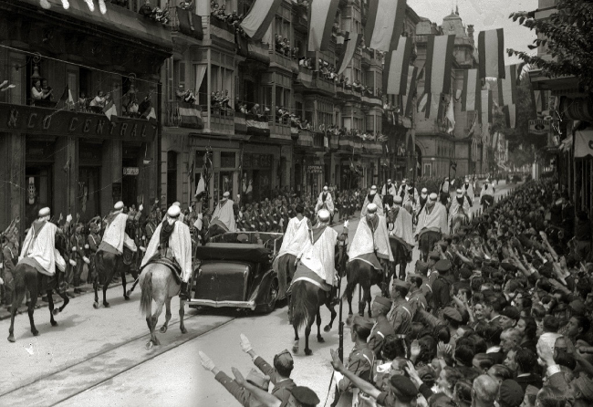 General Franco ankommer til San Sebastian i det nordlige Spanien i 1939.
